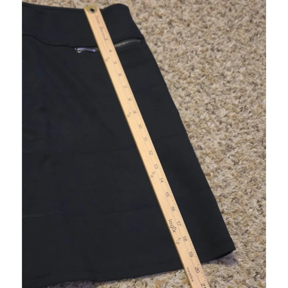Athleta Strata A-Line Skirt Women's Size Medium Black Front Zip Pockets Black